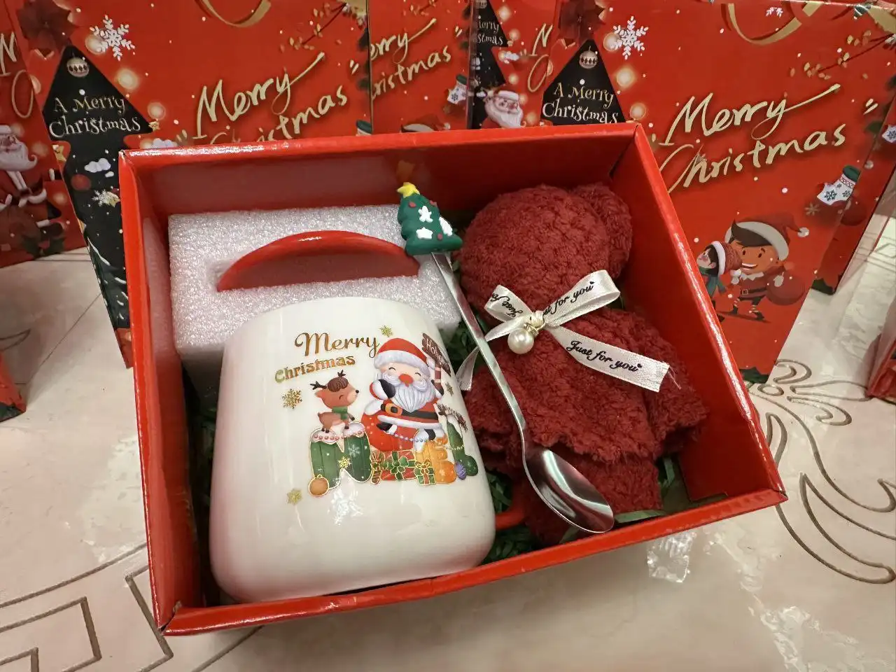 Подарочные рождественские наборы