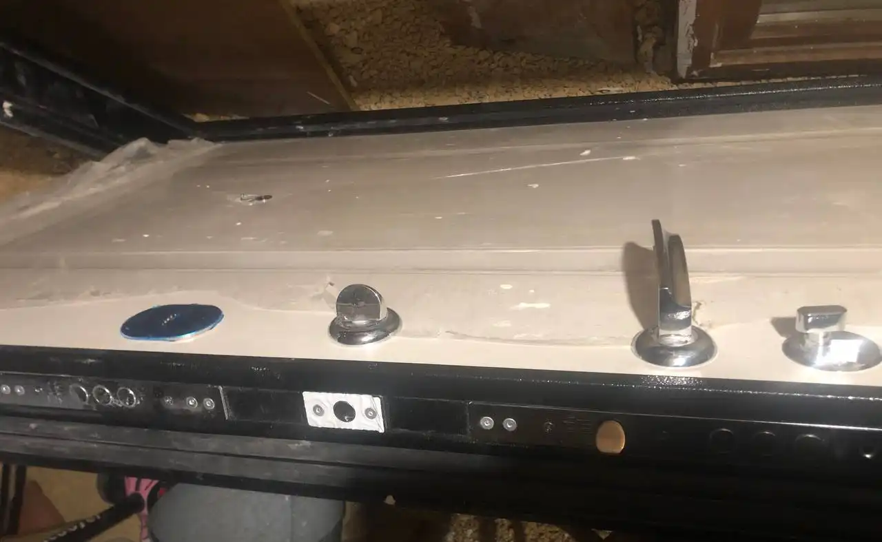 Продажа новой металлической входной двери