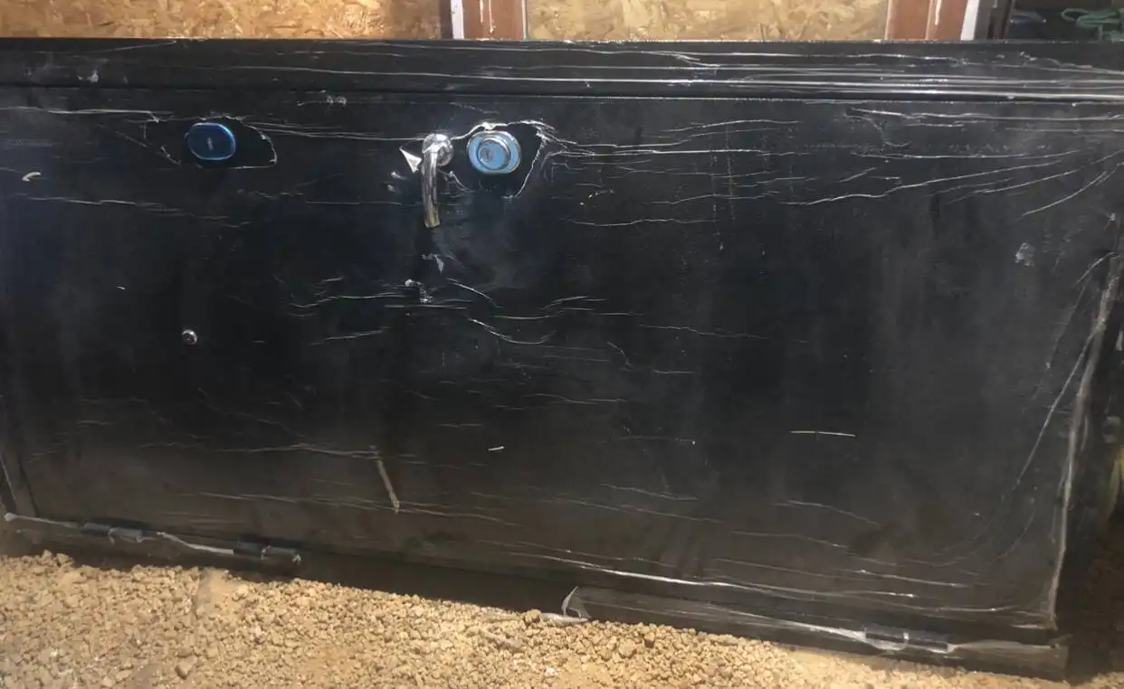 Продажа новой металлической входной двери