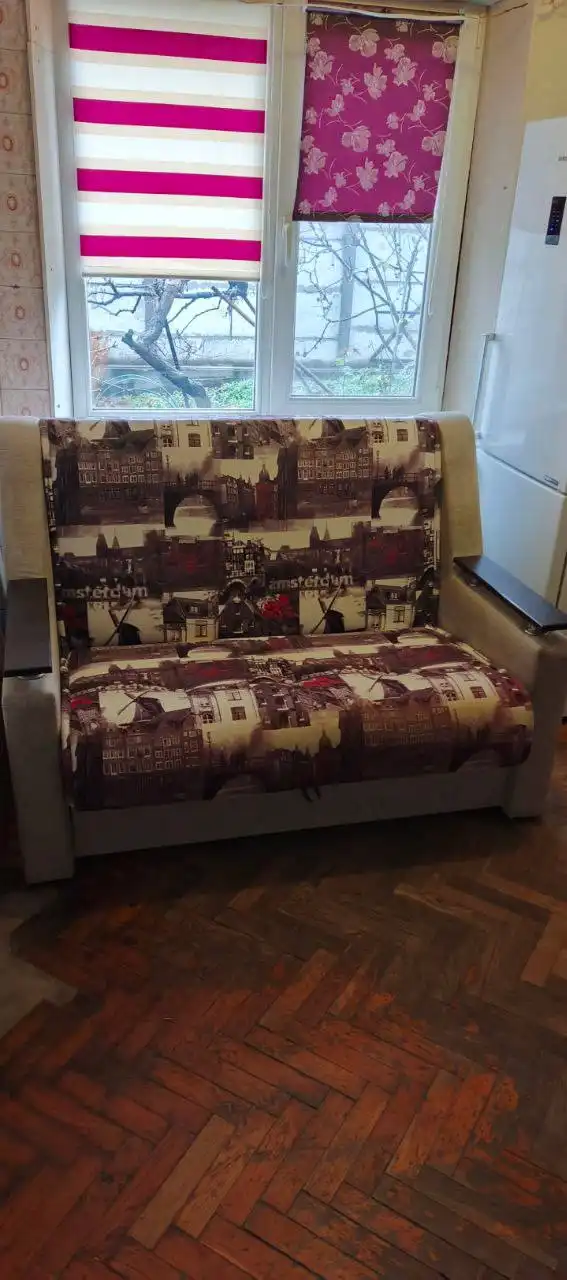 Продается диван в хорошем состоянии