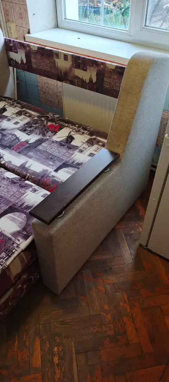Продается диван в хорошем состоянии