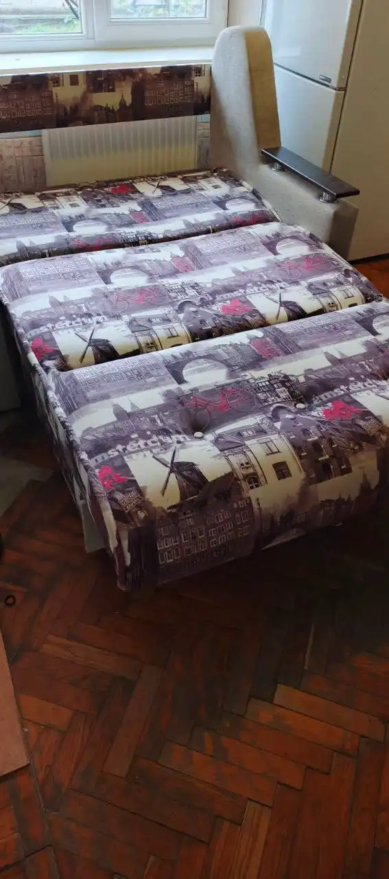 Продается диван в хорошем состоянии