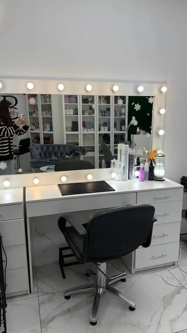 Аренда парикмахерского кресла и маникюрного стола - Аренда оборудования (Услуги) в Симферополь