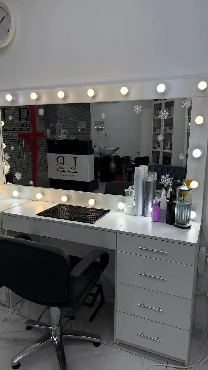 Аренда парикмахерского кресла и маникюрного стола - Аренда оборудования (Услуги) в Симферополь