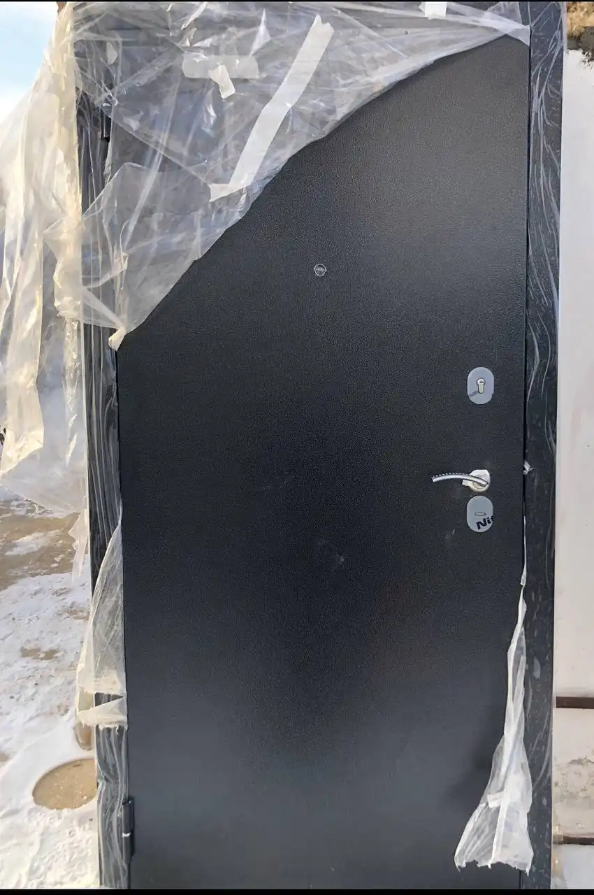 Продам новую металлическую входную дверь - Двери (Для дома и дачи) в Симферополь