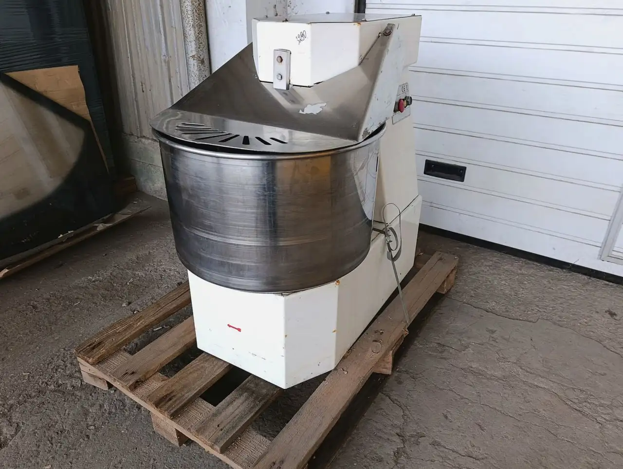 Продам тестомес б/у - Тестомесы (Готовый бизнес и оборудование) в Симферополь