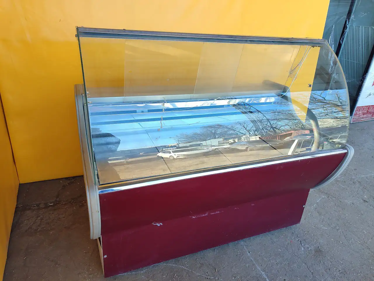 Продам морозильную витрину б/у в отличном состоянии - Торговое оборудование (Готовый бизнес и оборудование) в Симферополь