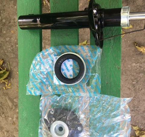 Передние амортизаторы для Volkswagen и Skoda - Электротехнические материалы в Симферополь