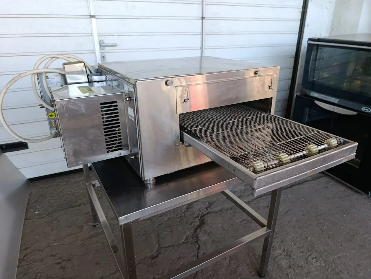 Продажа печи для пиццы и тепловой витрины б/у - Торговое оборудование (Готовый бизнес и оборудование) в Симферополь