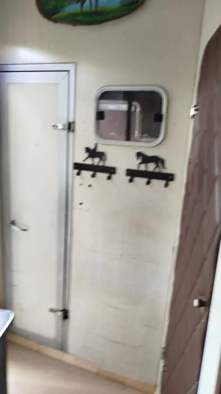 Продажа конеперевозки на 4 головы - Коневозка (Барахолка) в Симферополь