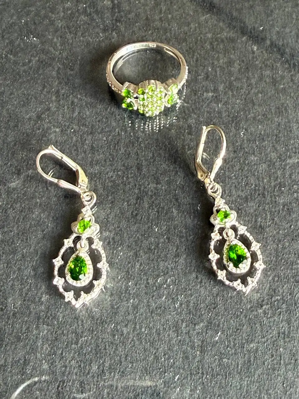 Набор украшений в восточном стиле: серьги и кольцо из серебра 925 с топазами и хромдиопсидами - Украшения (Одежда) в Симферополь