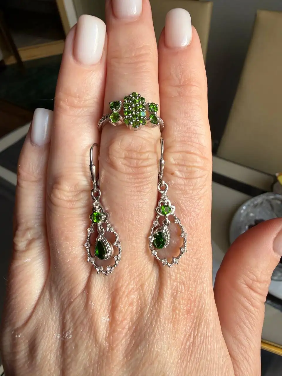 Набор украшений в восточном стиле: серьги и кольцо из серебра 925 с топазами и хромдиопсидами - Украшения (Одежда) в Симферополь
