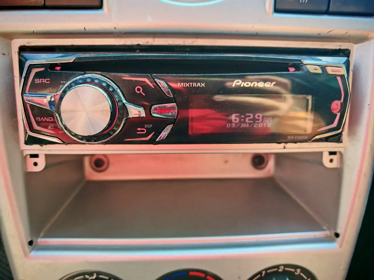 Продам магнитолу Pioneer и зимнюю покрышку Kumho - Автомагнитолы (Электроника) в Мариуполь