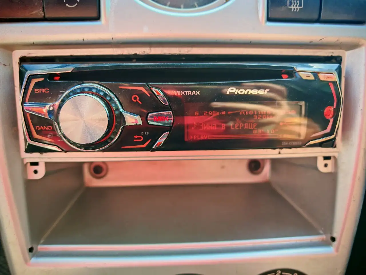Продам магнитолу Pioneer и зимнюю покрышку Kumho - Автомагнитолы (Электроника) в Мариуполь