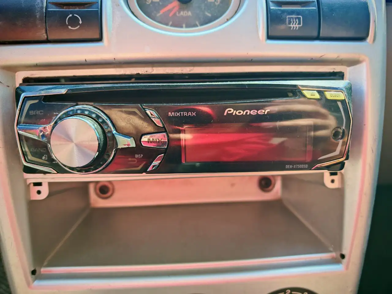 Продам магнитолу Pioneer и зимнюю покрышку Kumho - Автомагнитолы (Электроника) в Мариуполь