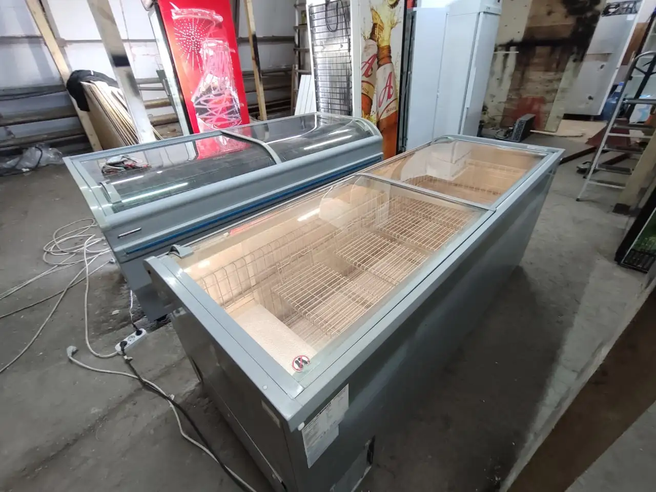 Распродажа оборудования: витрина, холодильные шкафы, горка, стеллажи - Торговое оборудование (Готовый бизнес и оборудование) в Симферополь