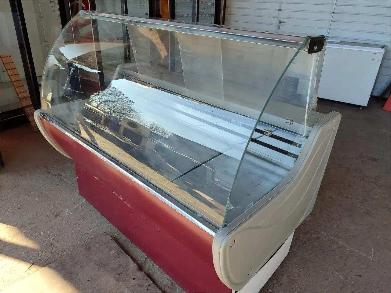 Распродажа оборудования: витрина, холодильные шкафы, горка, стеллажи - Торговое оборудование (Готовый бизнес и оборудование) в Симферополь