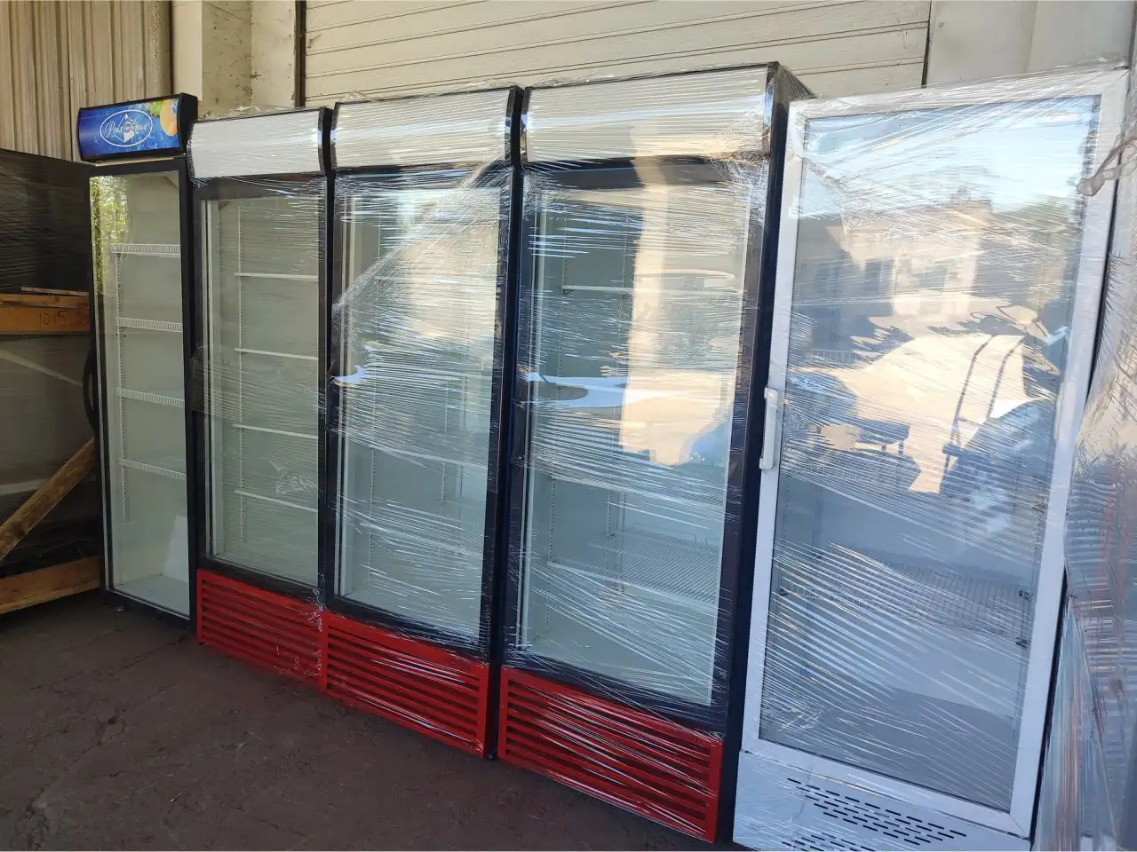 Распродажа оборудования: витрина, холодильные шкафы, горка, стеллажи - Торговое оборудование (Готовый бизнес и оборудование) в Симферополь