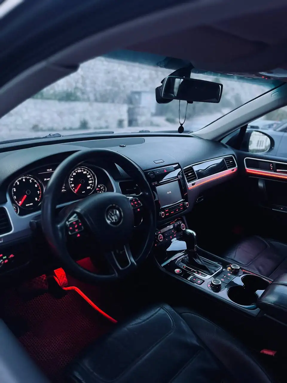 VW Touareg 2012 Exclusive 3.6 Fsi на пневме - Легковые автомобили (Авто) в Ялта