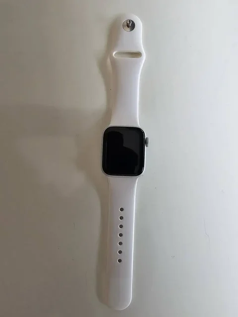 Apple Watch SE 40 мм серебристый - частное объявление в Симферополь