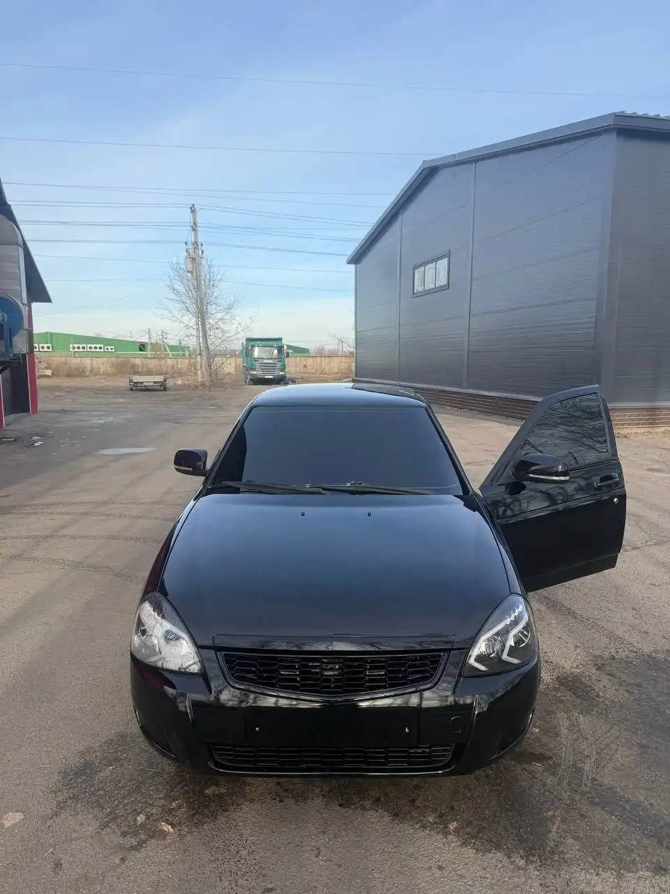 Продажа автомобиля Lada Priora 2010 года с автозвуком и тюнингом