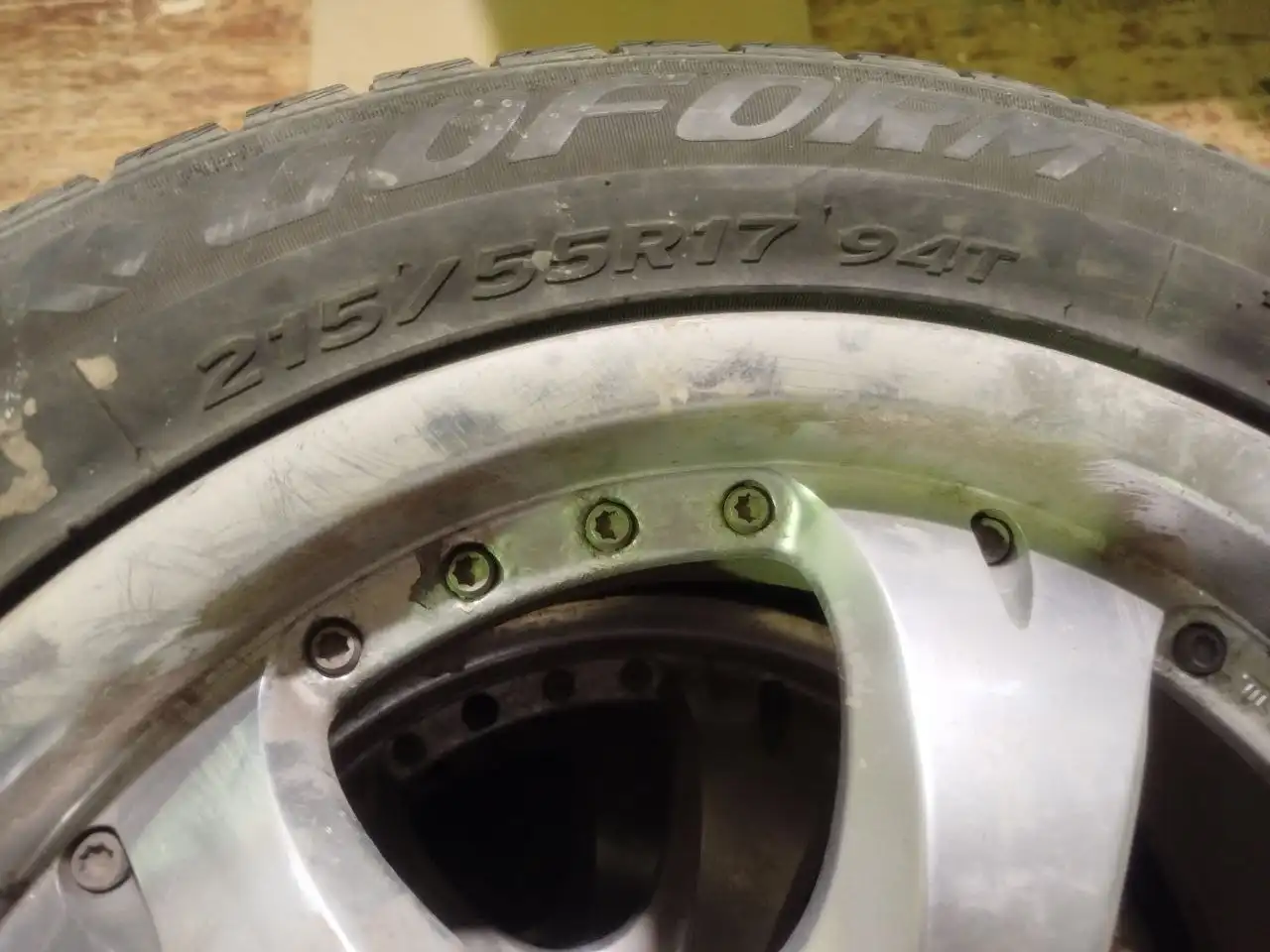 Комплект зимней резины с дисками 215/55R17