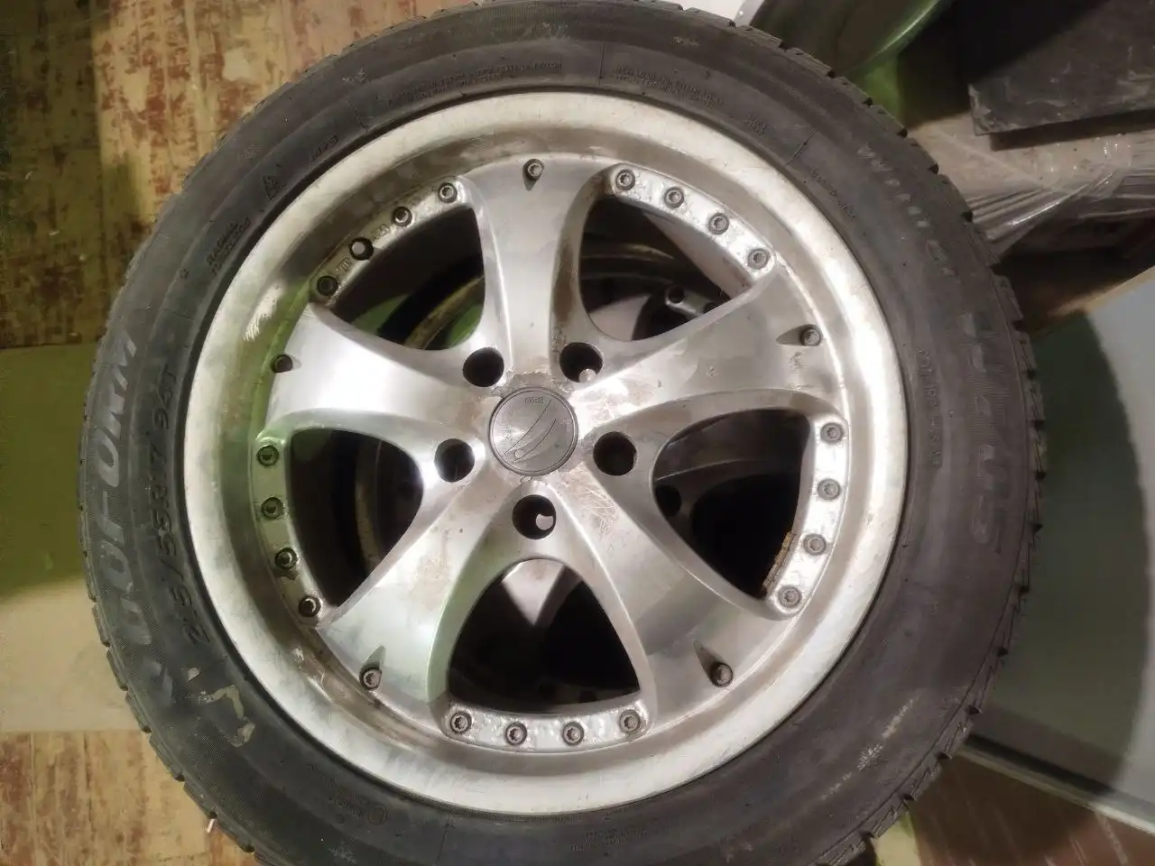 Комплект зимней резины с дисками 215/55R17