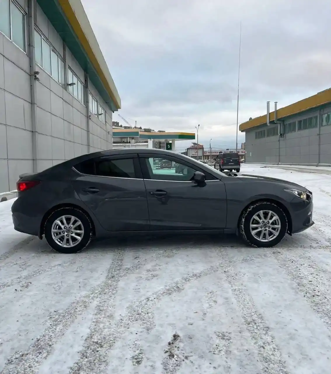 Mazda Axela с полным приводом в хорошем состоянии