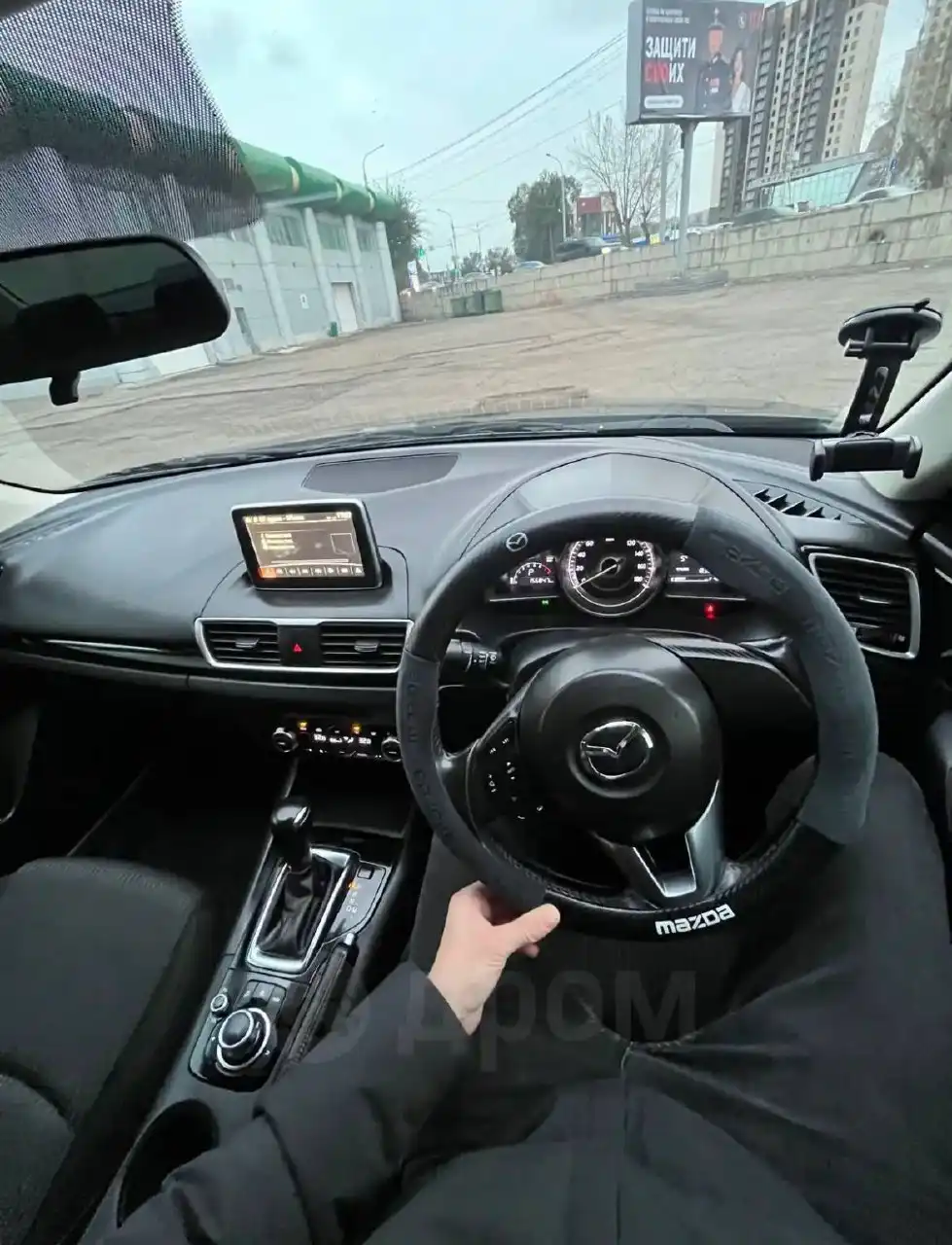 Mazda Axela с полным приводом в хорошем состоянии