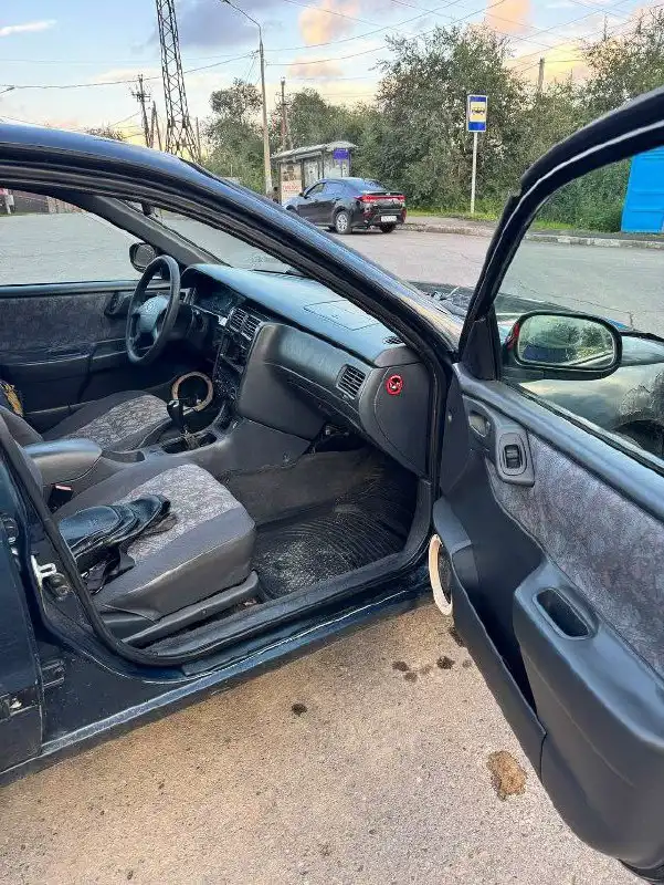 TOYOTA CARINA E для обмена