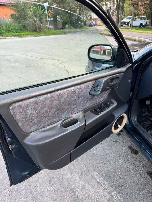 TOYOTA CARINA E для обмена