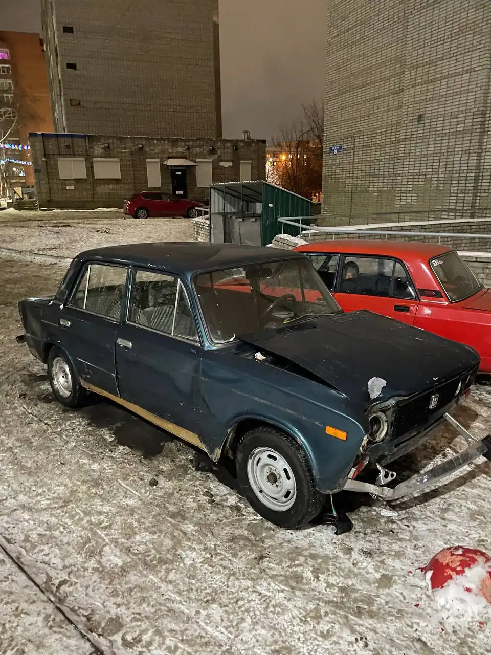 Продам автомобиль с документами, фары светят, заводится в мороз