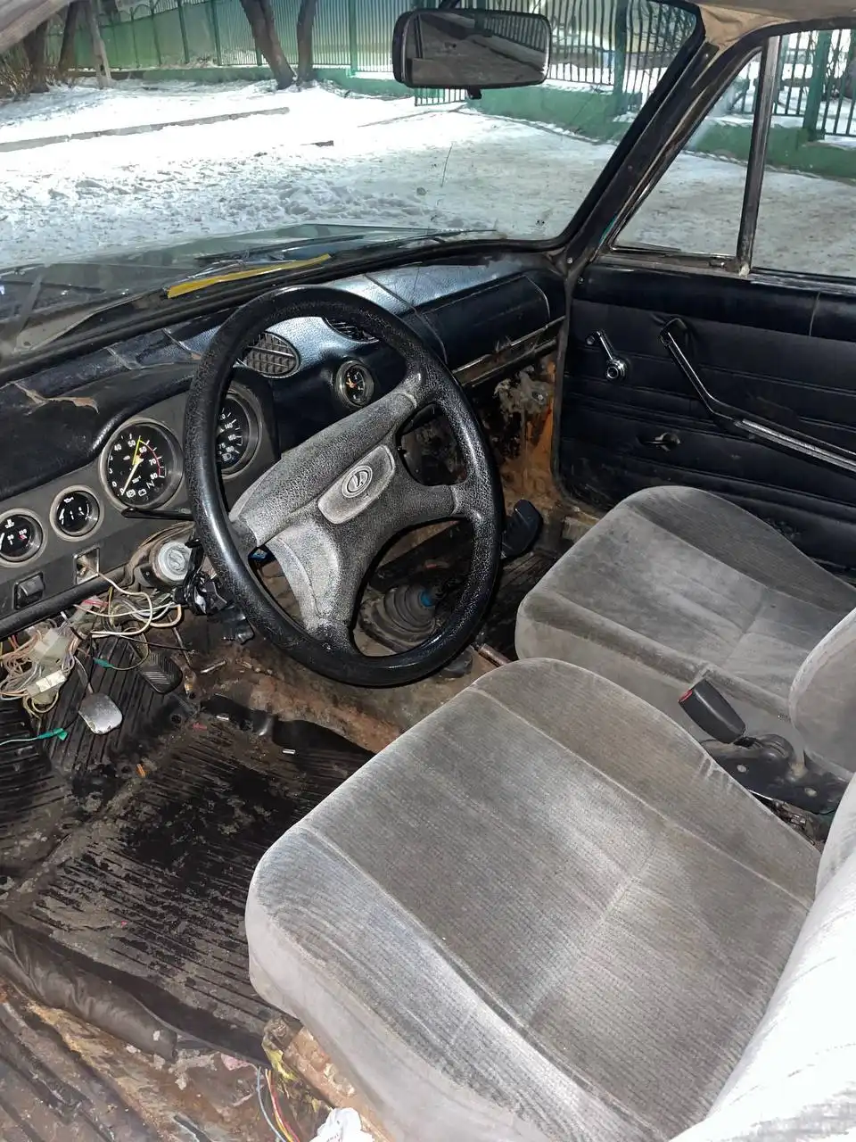 Продам автомобиль с документами, фары светят, заводится в мороз