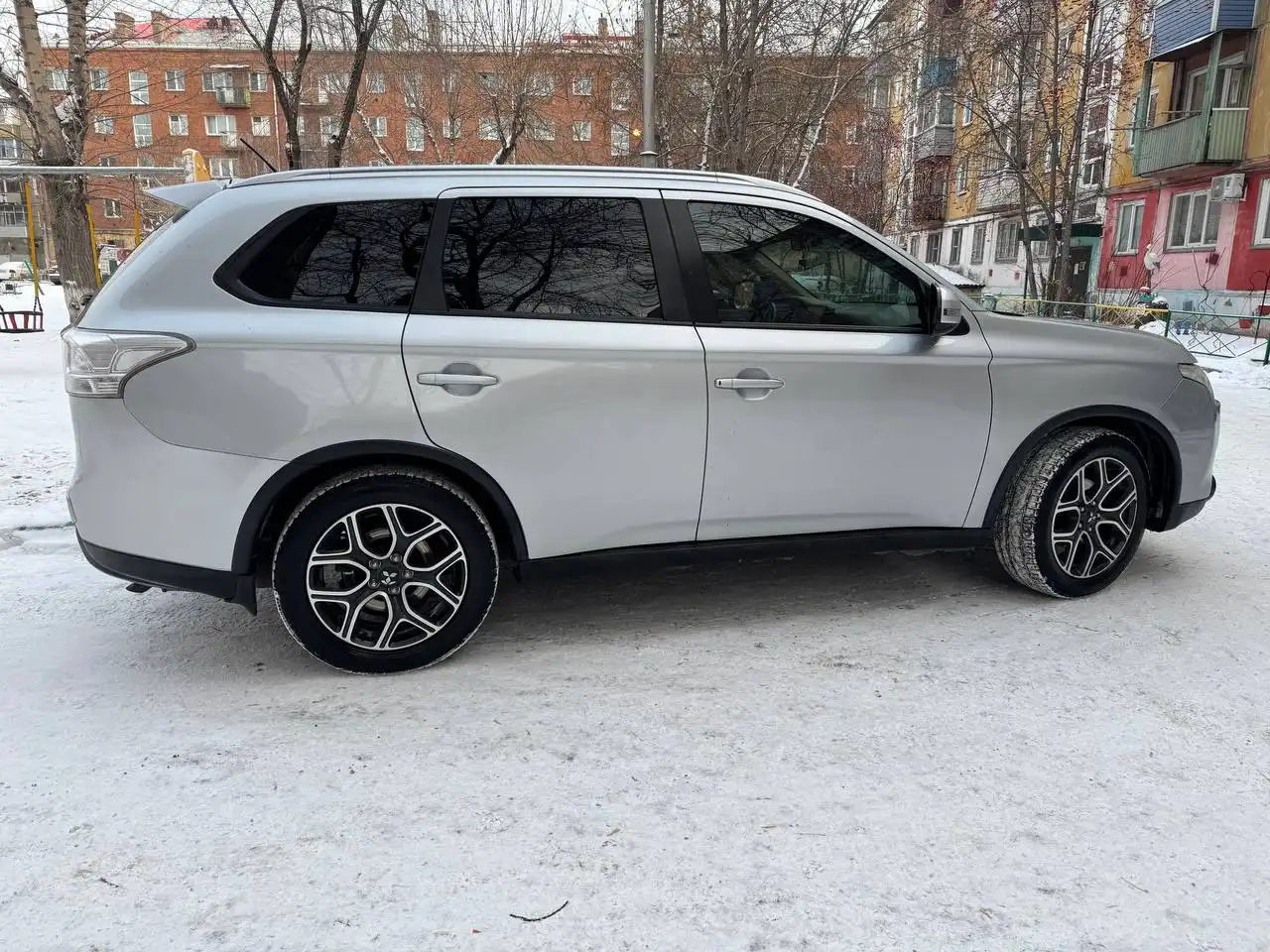 Продажа автомобиля Toyota RAV4 2014 года в отличном состоянии