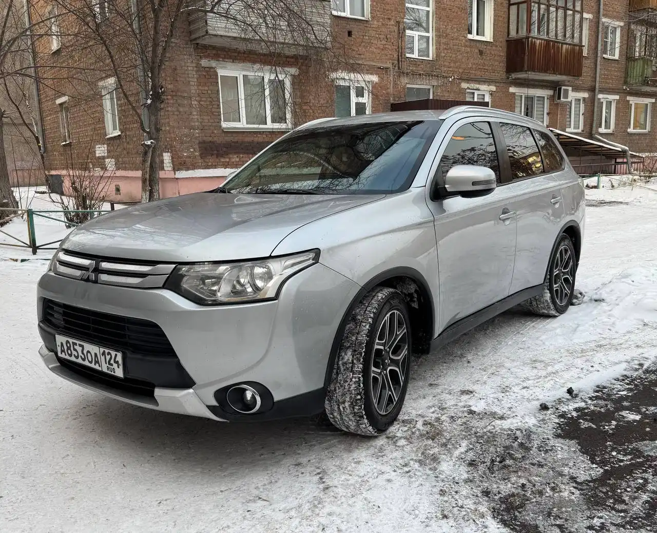 Продажа автомобиля Toyota RAV4 2014 года в отличном состоянии