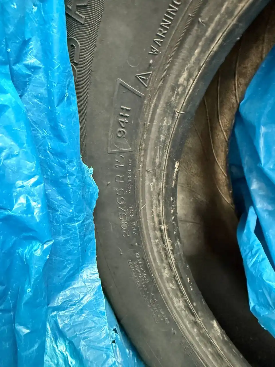 Продажа летней резины Michelin 205-65 R15 - Шины и диски (Запчасти) в Красноярск