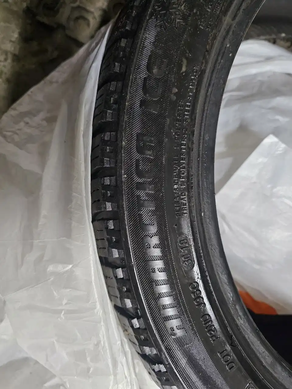 Шины 225/45r17 Zeta Antarctica Ice - Шины (Запчасти) в Красноярск