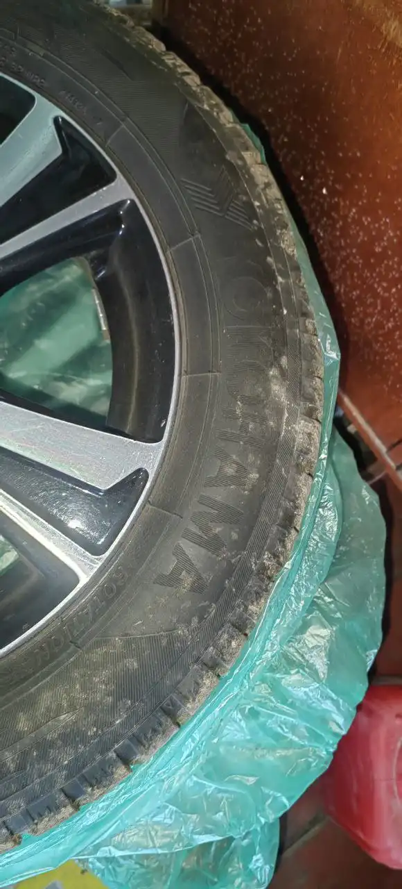 Йокохама 175/65 R14 4 шт. с дисками - Шины и диски (Запчасти) в Красноярск