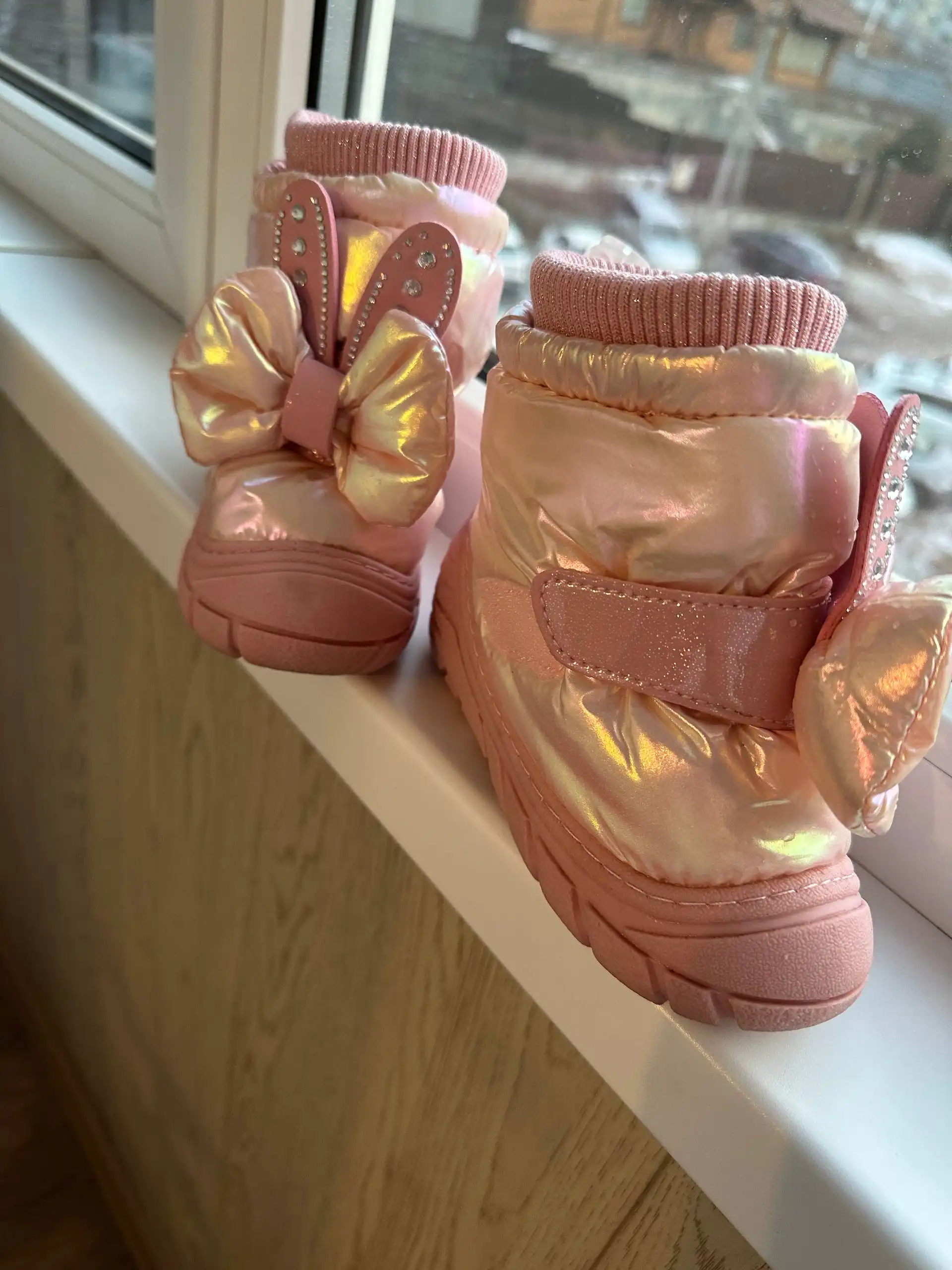 Продам зимнюю обувь новую