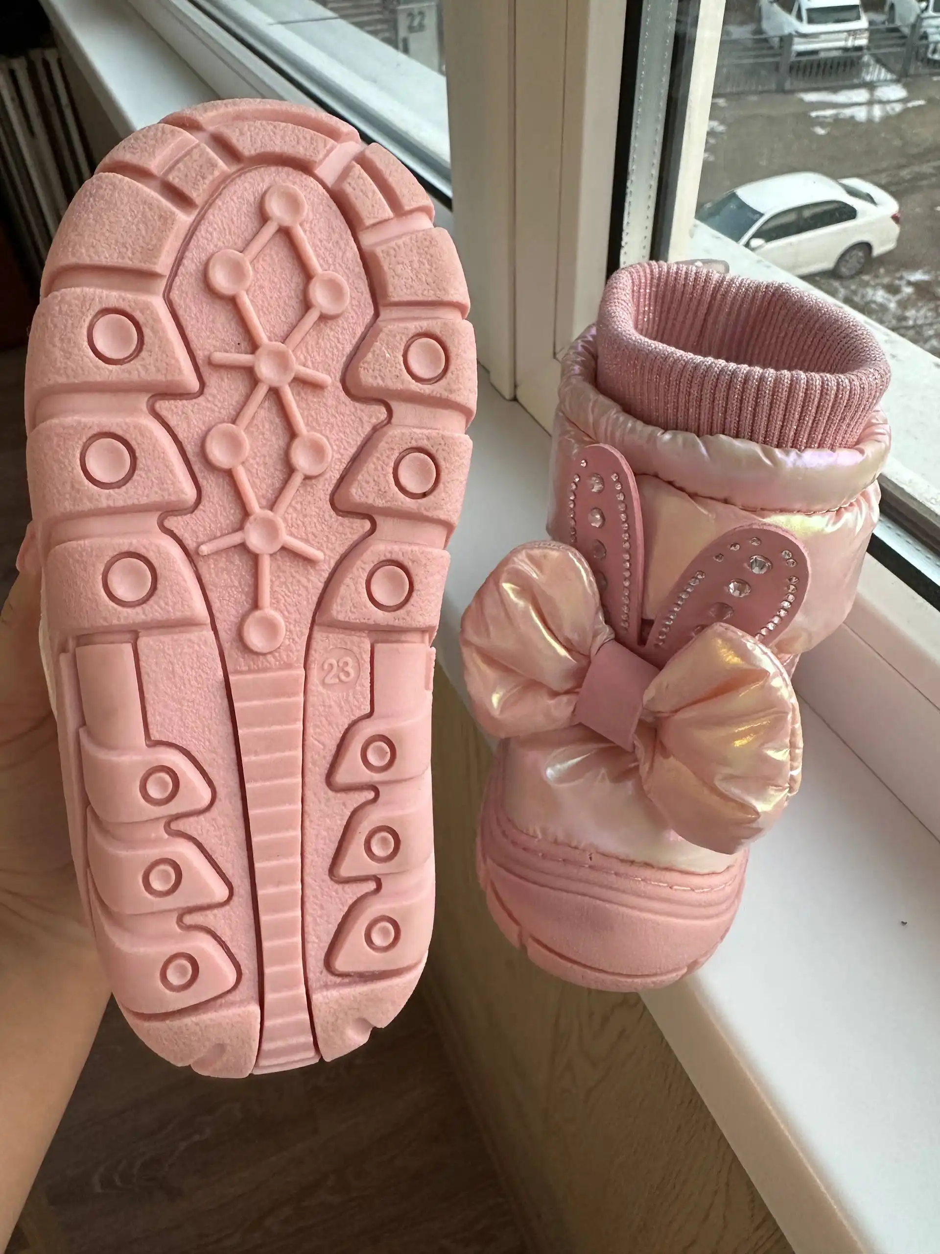 Продам зимнюю обувь новую