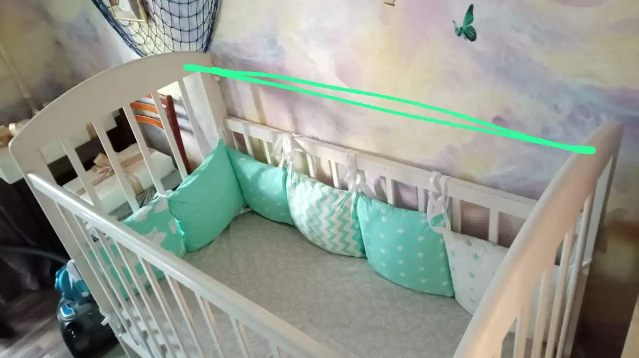 Продам детскую кроватку с матрасом и бортиками