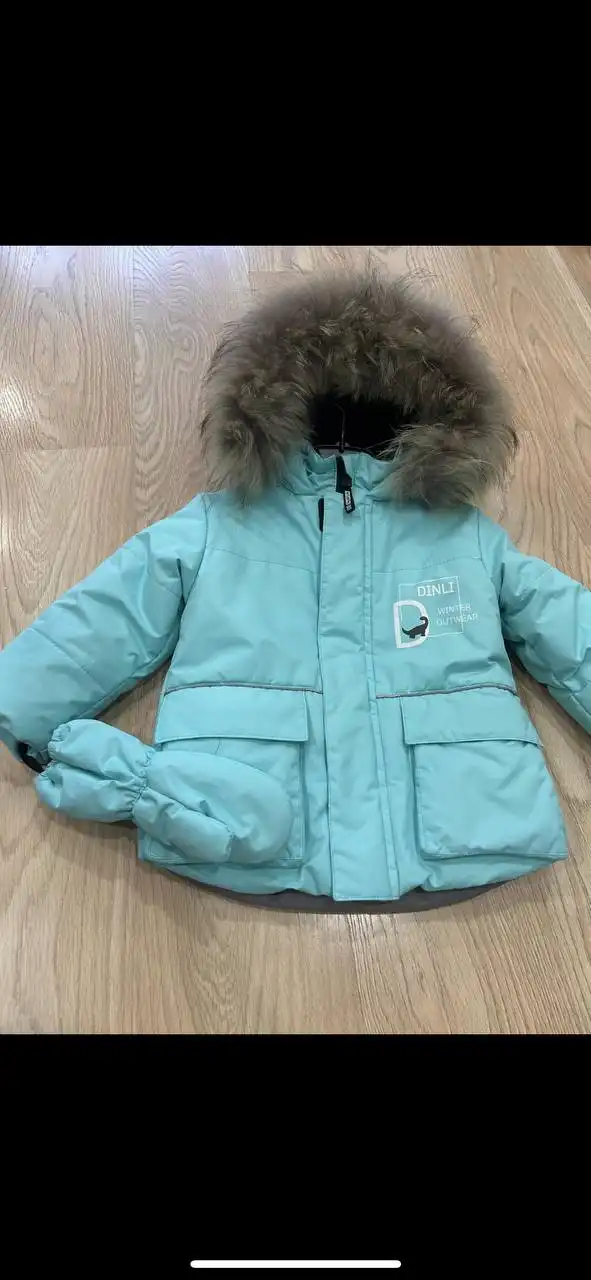 Зимняя куртка с варежками