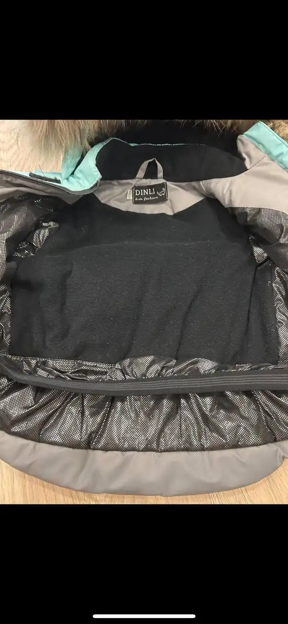 Зимняя куртка с варежками