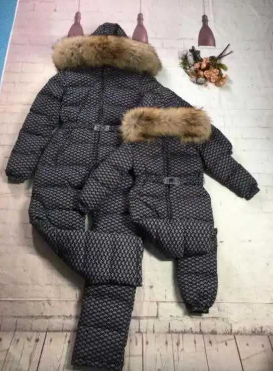 Слитный зимний комбинезон