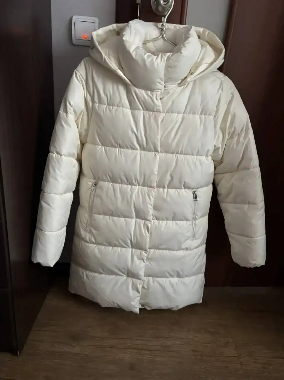 Продам пальто-зима с меховой опушкой