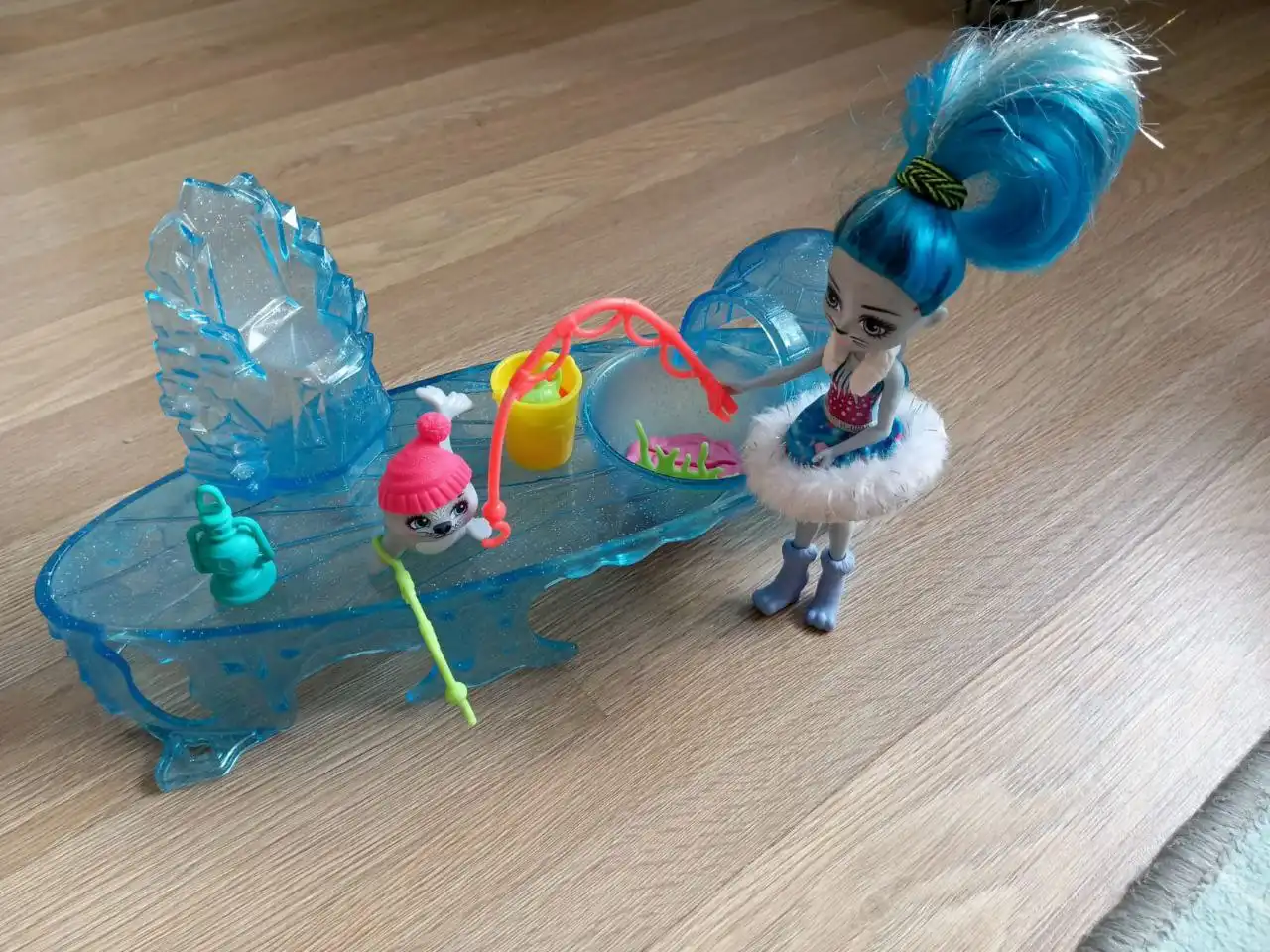 Продажа куклы Enchantimals Mattel - Рыбалка на льду
