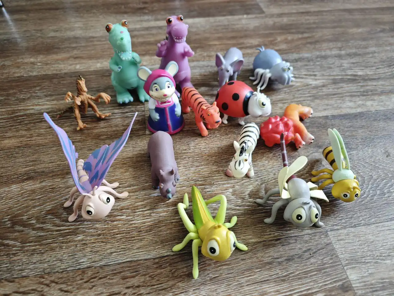 Продам лот игрушек Play Doh