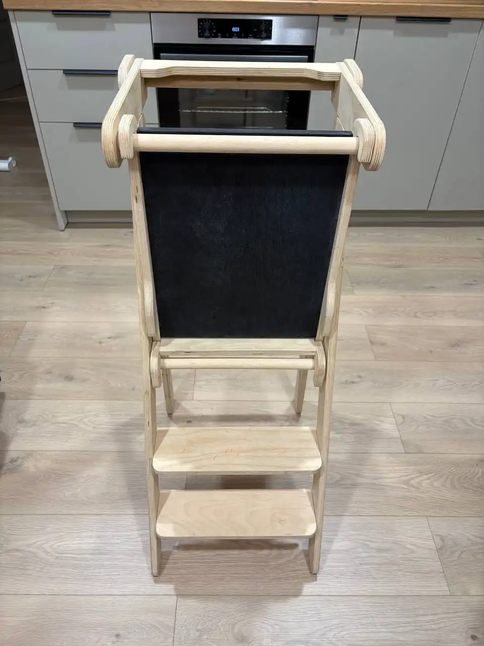 Башня помощника с доской для рисования