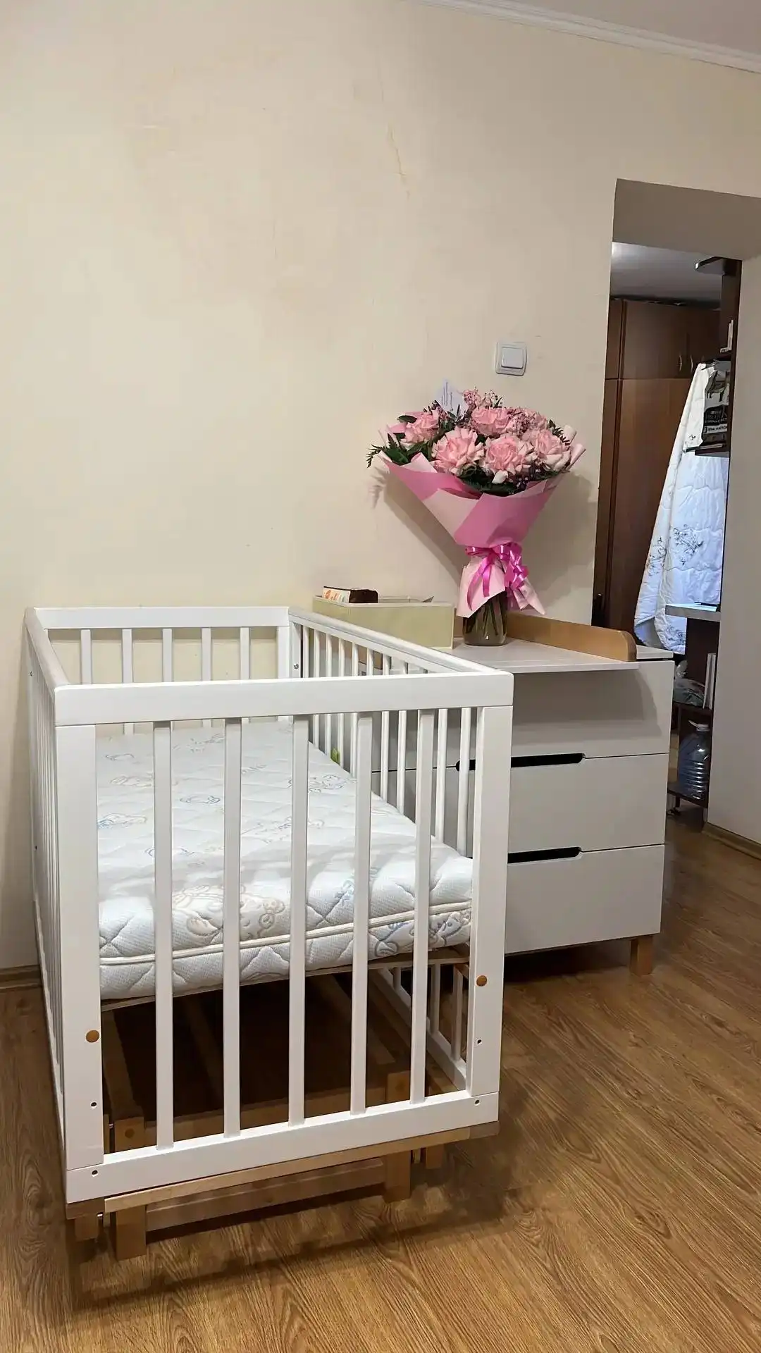 Продам кровать с матрасом и съемным маятником