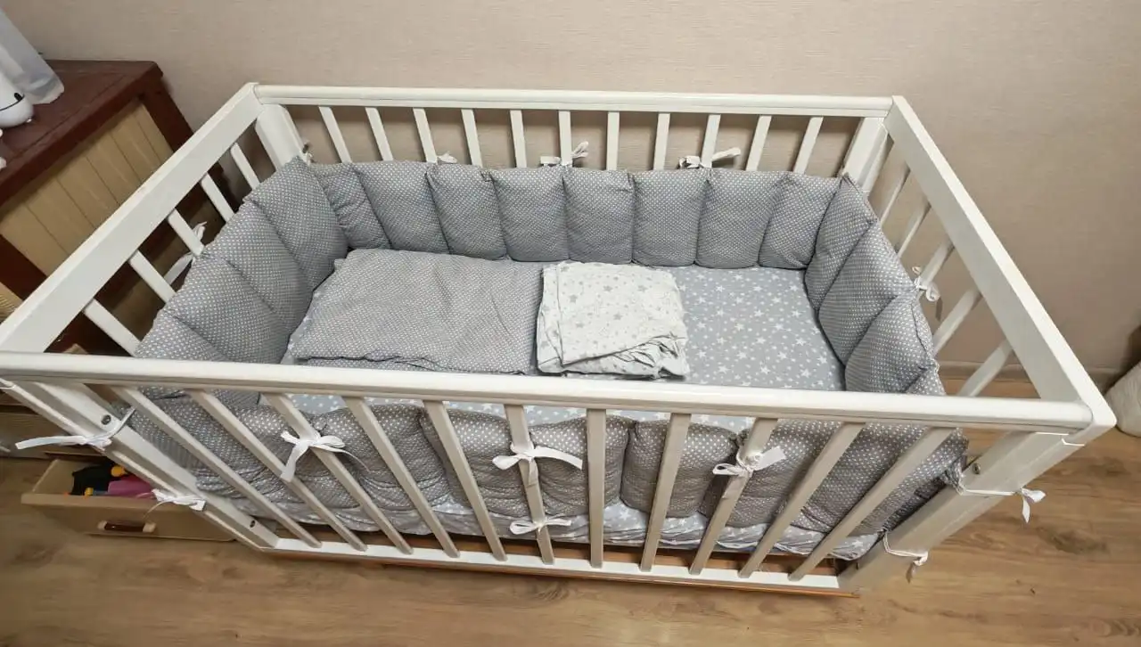 Детская кроватка 120*60 с комплектом постельного белья